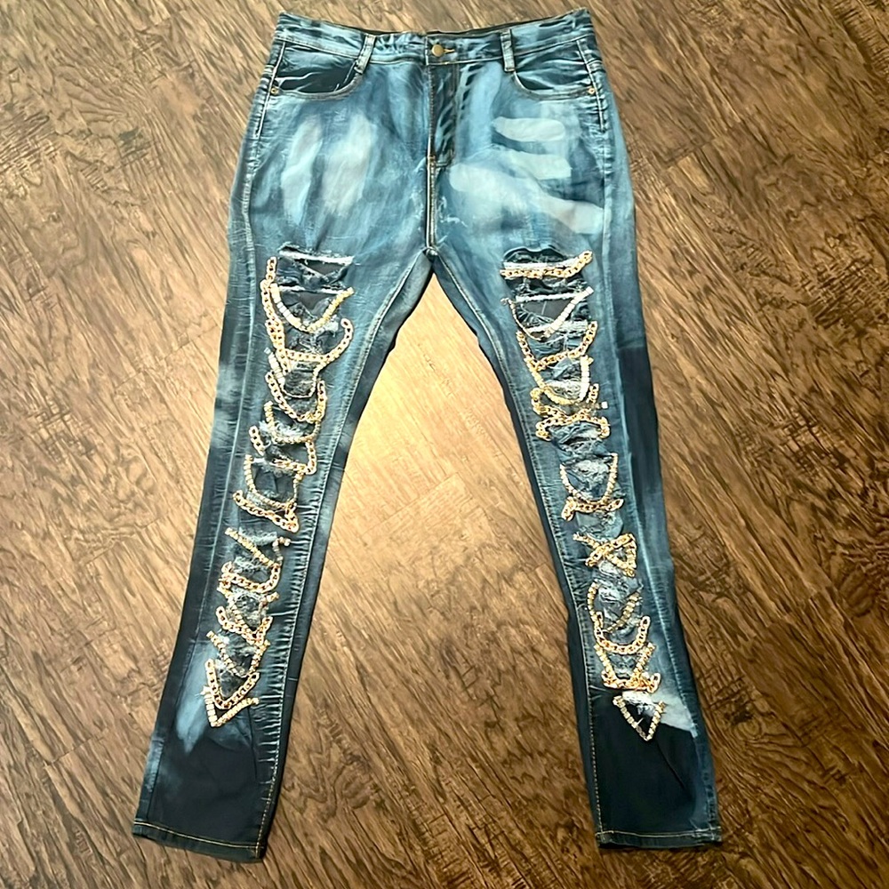 "Be BeJeweled" in these Dark Denim Distressed Skinny Jeans!